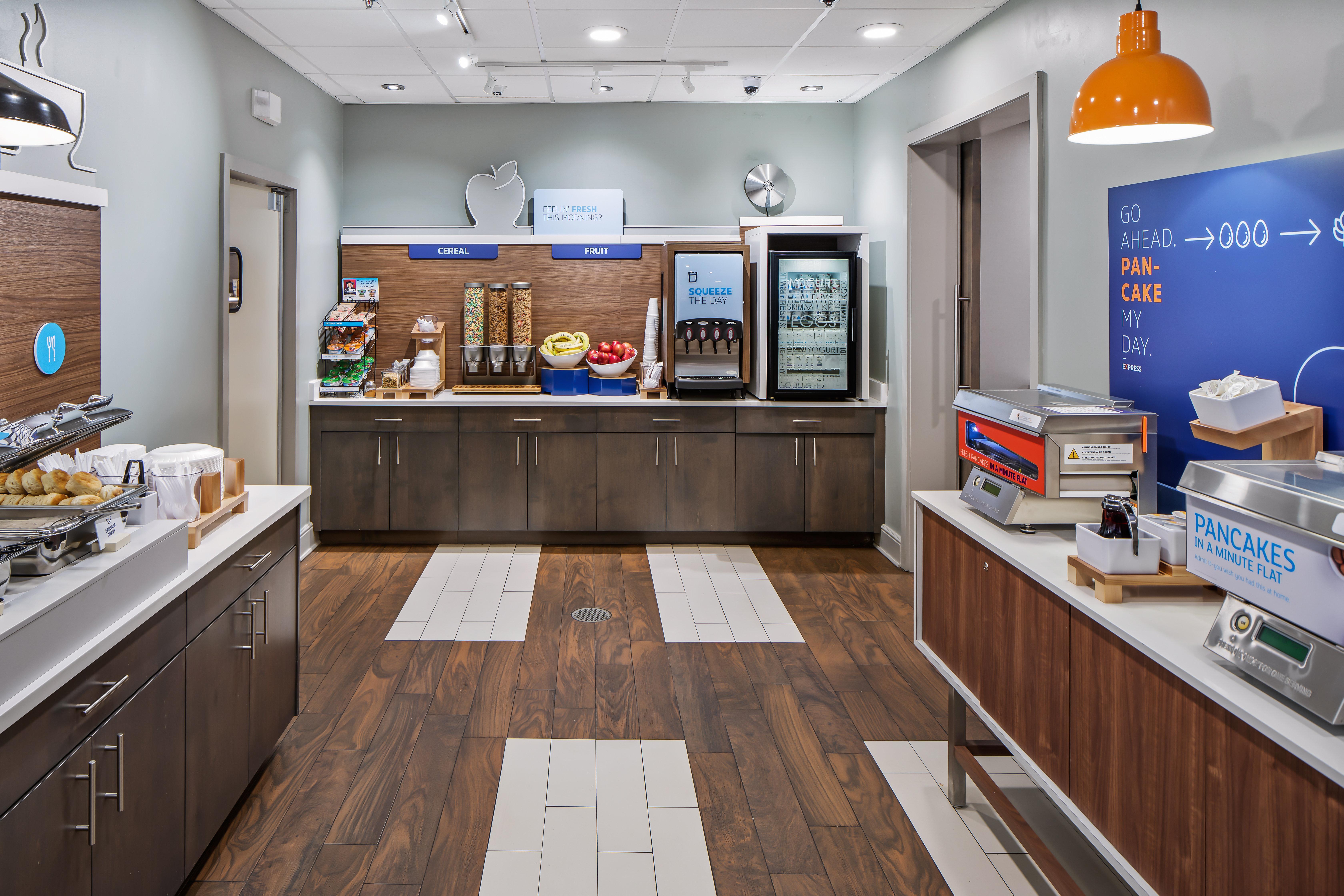 Holiday Inn Express Atlanta Airport-College Park By Ihg Exterior photo