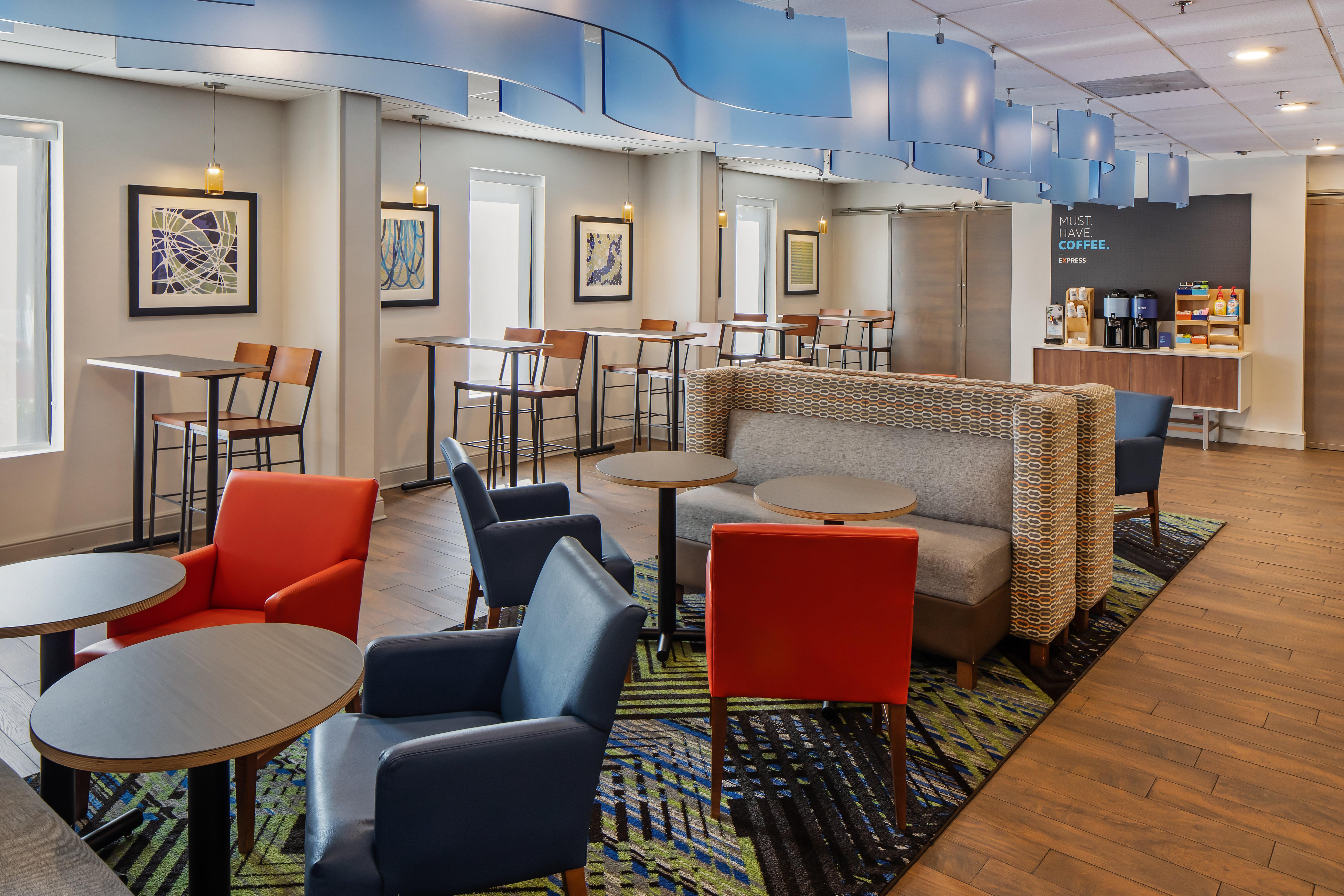 Holiday Inn Express Atlanta Airport-College Park By Ihg Exterior photo