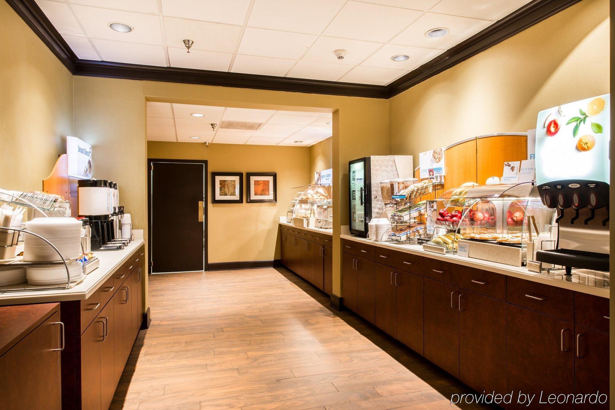 Holiday Inn Express Atlanta Airport-College Park By Ihg Exterior photo
